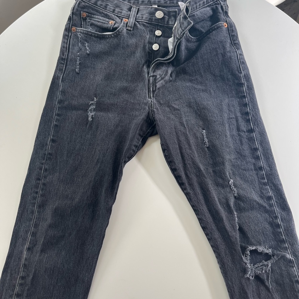 Straight-Leg Ripped Levi’s Jean - Picture 5 of 6